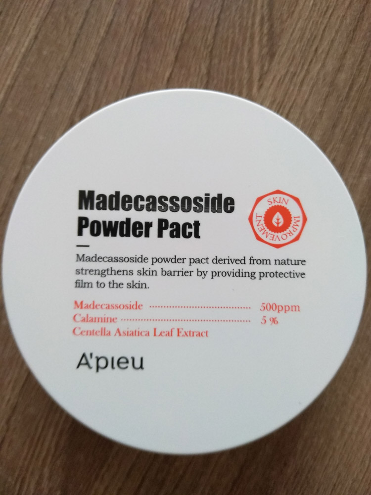 Обзор: Компактная матирующая пудра с мадекассосидом A'PIEU Madecassoside Powder Pact