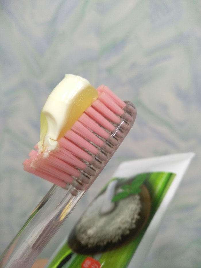 Обзор: Зубная паста с лечебными травами и биосолью Dental Clinic 2080 Herb & Biosalt
